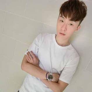 凸凸設計 Nick｜源美辦公家具-OA辦公桌椅，辦公室隔間品質可靠推薦