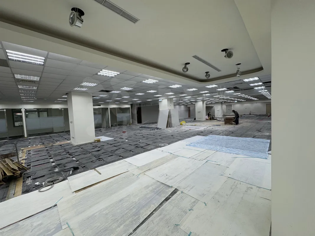 辦公室既有地毯拆除與傳統網路地板施工