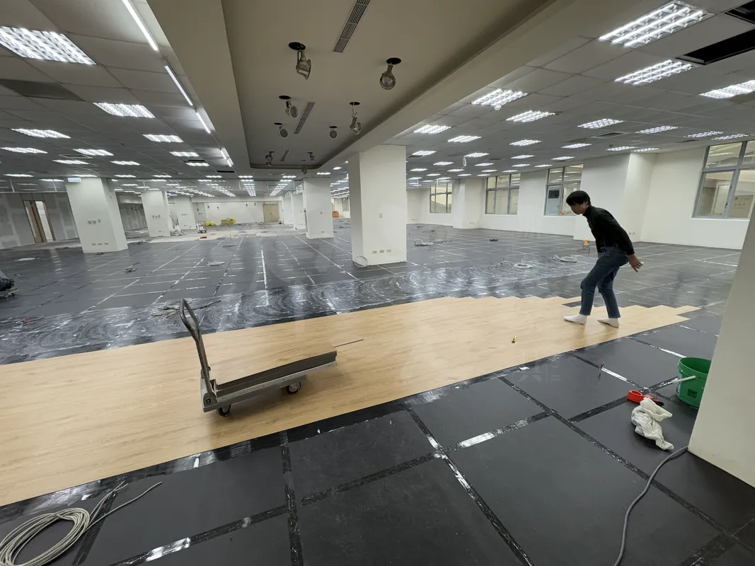 企業辦公室網路地板施工與地坪保護