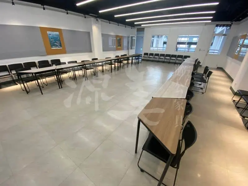 梯形桌討論教室配置案例